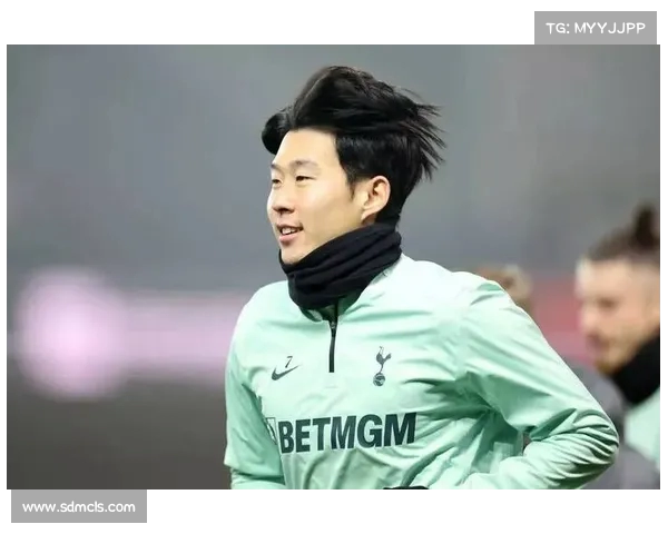 曾是曼联青年队球员如今转行卖蛋糕 与小麦拉什福德共度青春岁月